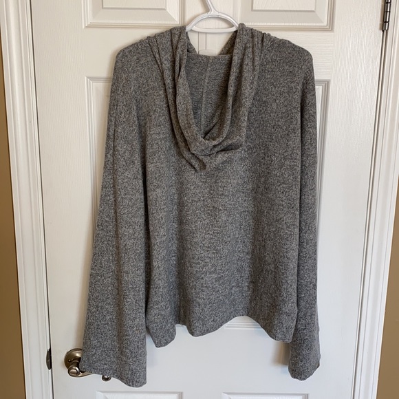 Grey Sweater with pink flowers - Picture 2 of 3